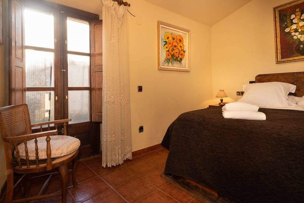 Casa rural con piscina y acceso privado al río in Vilademuls, Pla de l'Estany