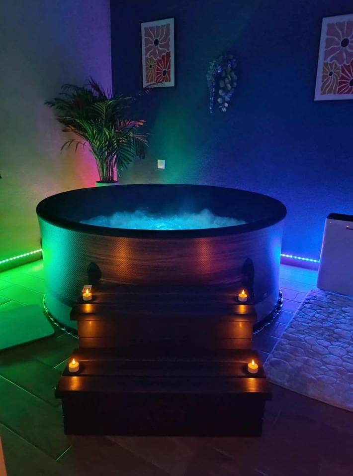 Gîte pour 2 personnes, avec jardin et terrasse ainsi que jacuzzi et piscine