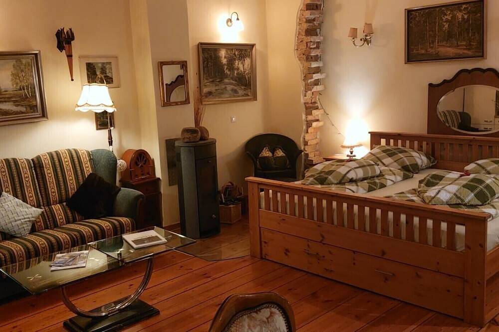 Ganze Wohnung, Apartment 'Romantika 3' mit Gemeinschaftspool, Garten und Wlan in Babelsberg, Potsdam und Umgebung