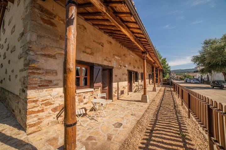 Gîte pour 4 personnes, avec jardin et vue, animaux acceptés à Navasfrías