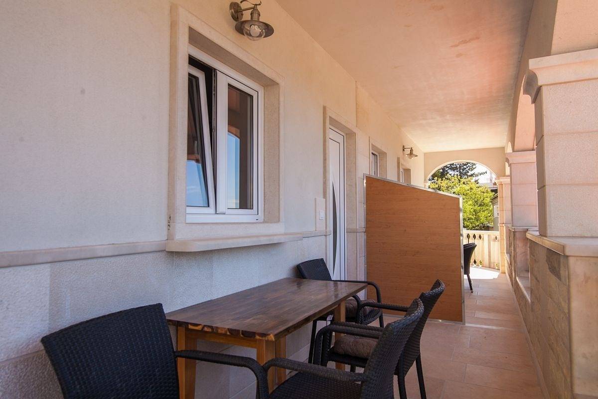 Ganze Wohnung, 2-Zimmer-Ferienwohnung mit Terrasse und Meerblick Bol, Brac A-23848-b in Bol, Brac