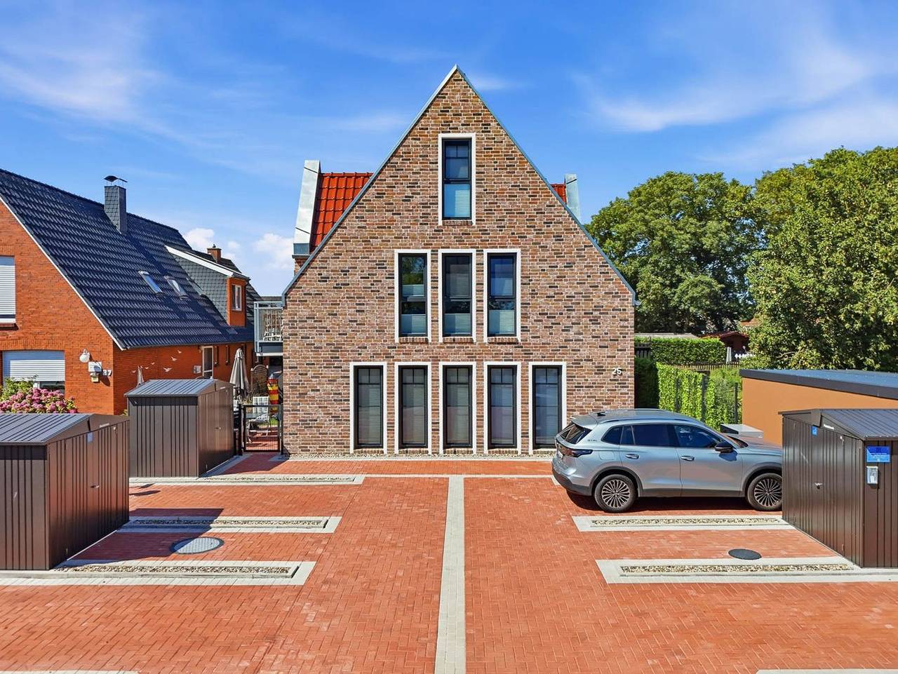 Ganze Ferienwohnung, Deichkrone - Neue Ferienwohnung Deichkrone mit Hafenblick, Balkon & Infrarotkabine in Greetsiel, Krummhörn