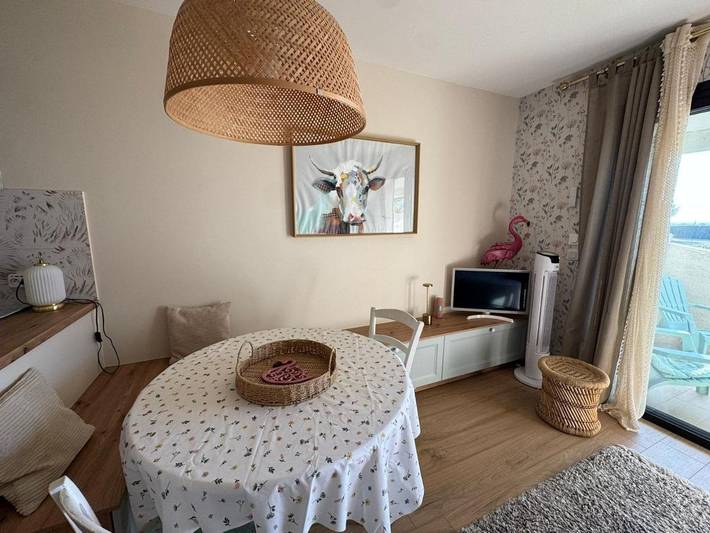 Gîte pour 2 personnes, avec terrasse dans Plage du Port (Les Saintes-Maries-de-la-Mer) - 2