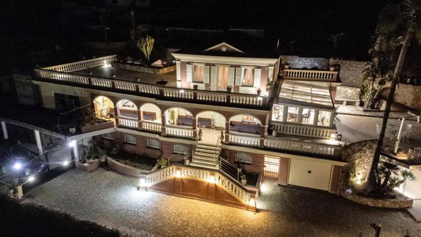 Location de vacances pour 24 personnes, avec balcon et piscine dans Ospedaletti - 4