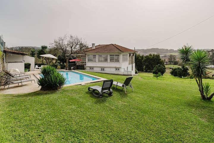 Villa 'The Beauty Of Simplicity' con piscina privada, Wi-Fi y aire acondicionado in Gondifelos, Gondifelos, Cavalões e Outiz