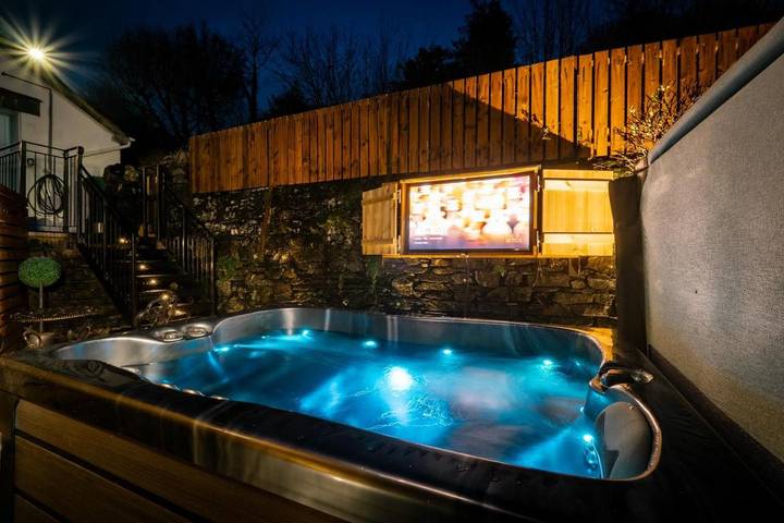 Holiday rental for 2 people, with Hot tub and Terrace as well as Garden in Bowness-on-Windermere