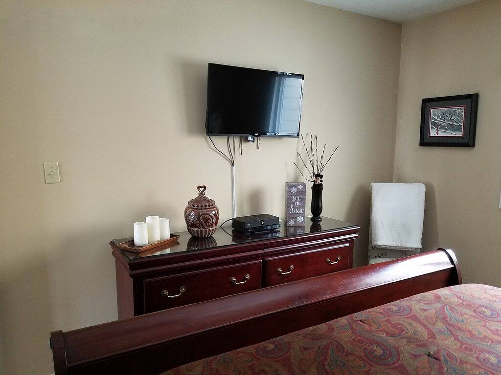 Ganze Wohnung, Wintergreen Haustierfreundliche Wohnung w / Wifi, Bettwäsche; Gehen Sie zum Mountain Inn, Restaurants in Wintergreen, Nelson County