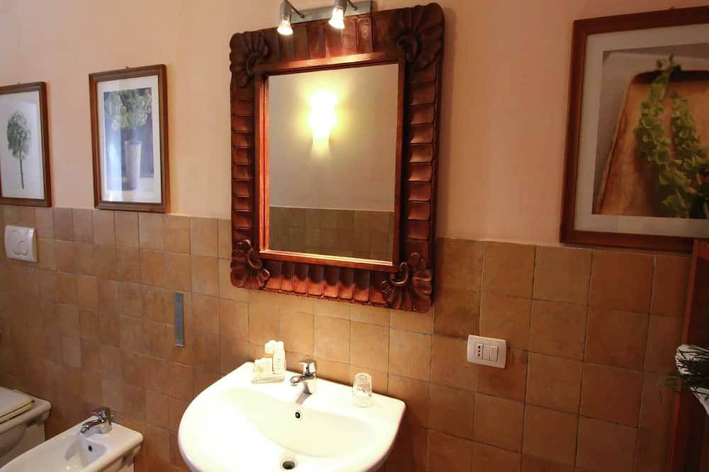 Farmhouse in Montalto near Sandy Beaches in Montalto di Castro, Viterbo Province