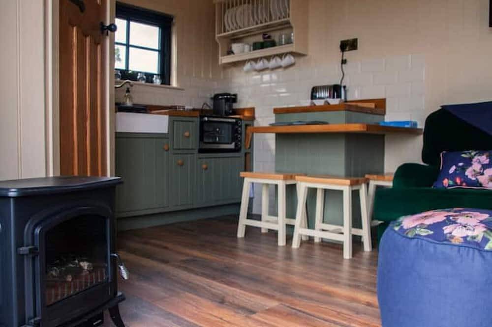 Shepherds Rests Luxury Hut in County Antrim