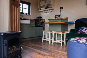 Glamping for 3 People in County Antrim, Ulster, Photo 4