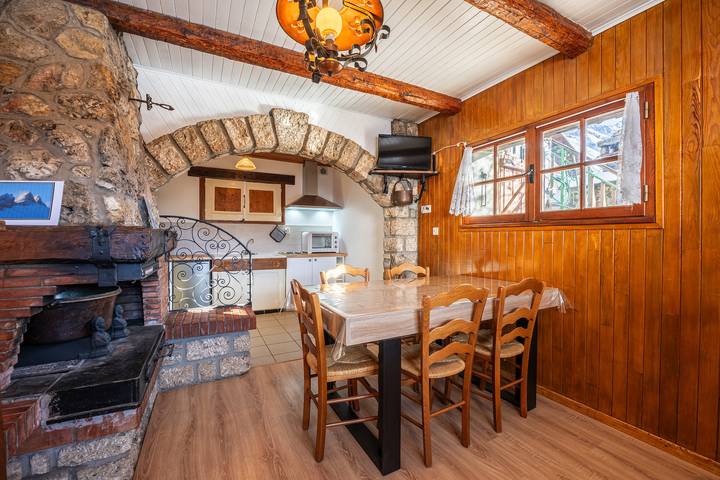 Gîte pour 5 personnes, avec jardin à Albiez-Montrond - 4