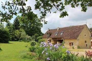 Gîte pour 3 personnes, avec jardin et vue, adapté aux familles à Châteauvieux