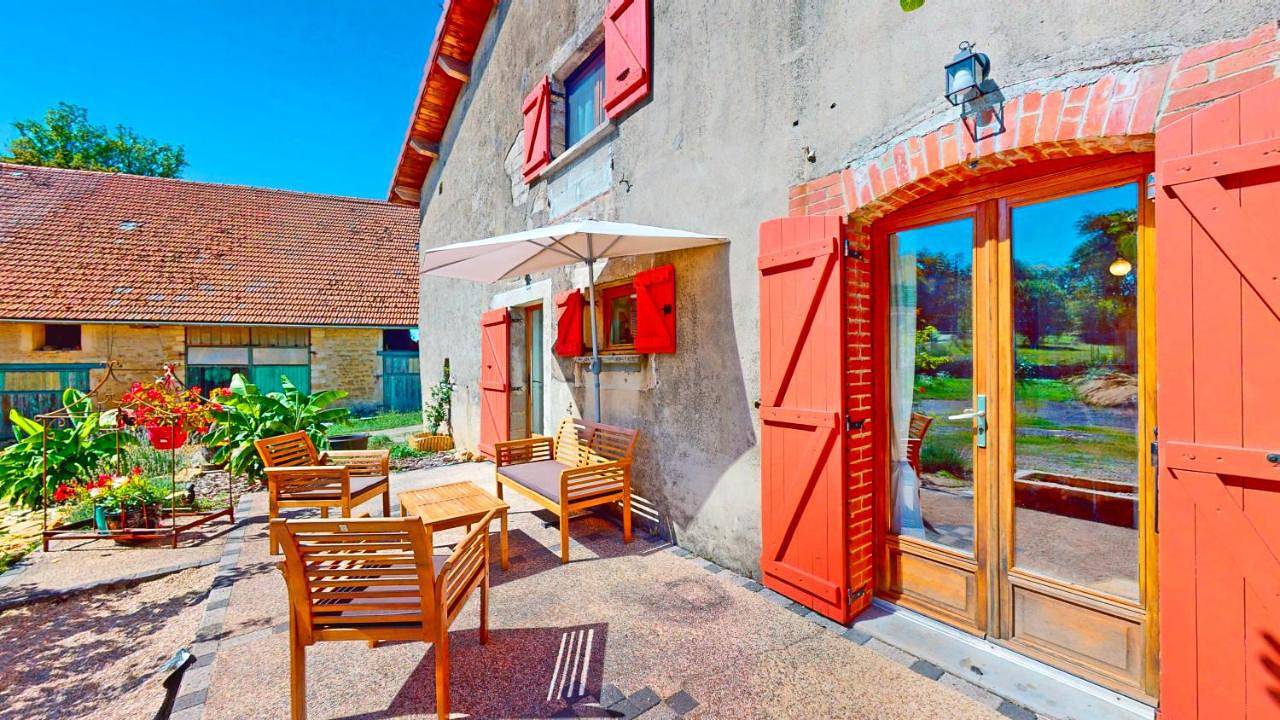 Calme et chaleureux gîte de campagne. in Voiteur, Jura Francais