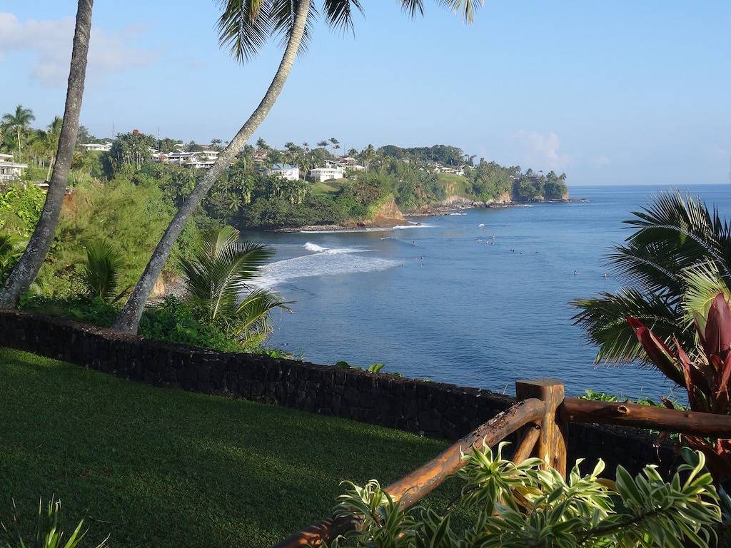 Oceanfront Promontory w / Atemberaubende Aussicht und Luxusunterkünfte. Gehen Sie zum Strand! in Wainaku, Hamakua