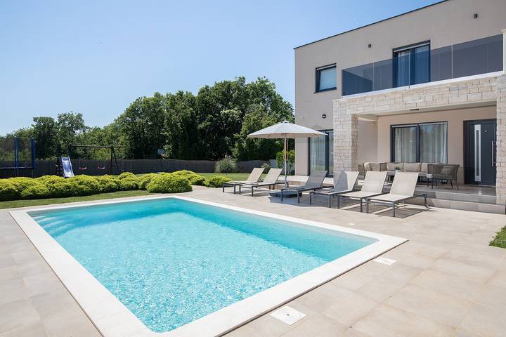 Ferienhaus für 6 Personen, mit Pool und Garten