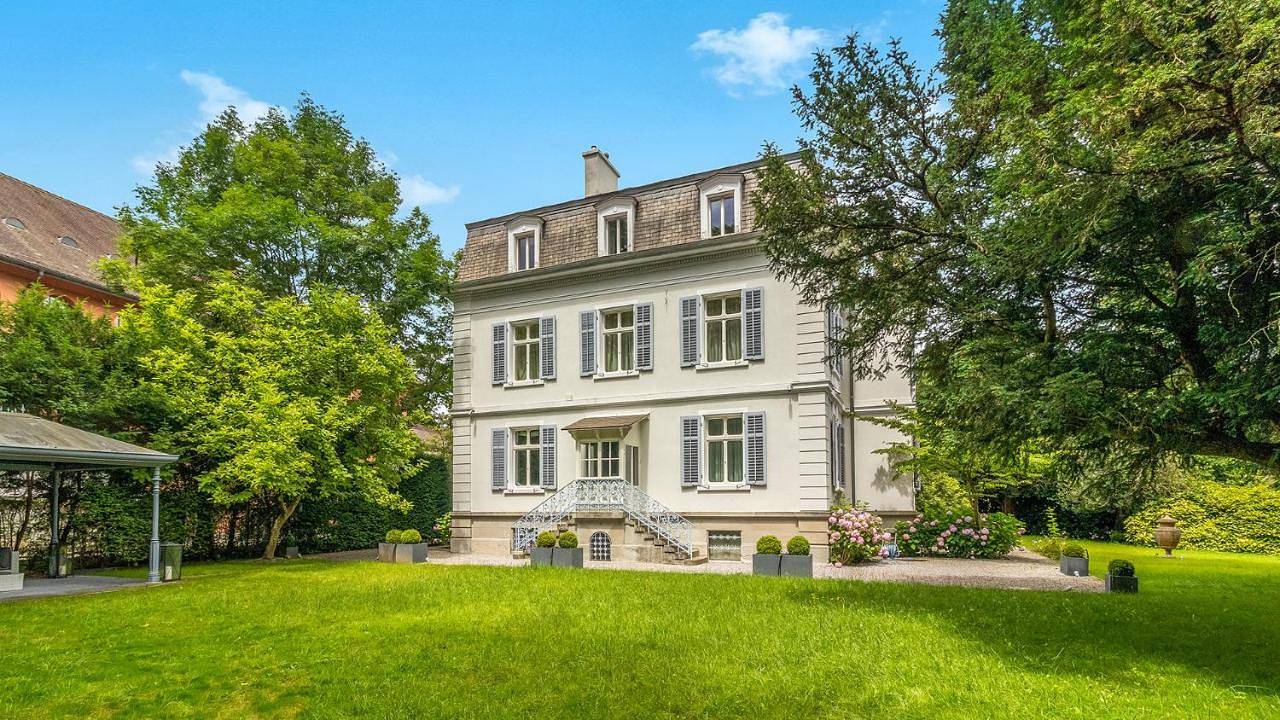 Private Villa in Central Zurich in Zürich 38 Wollishofen, Zurych