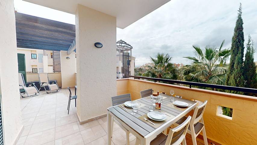 Glamping for 4 people, with terrace and pool, child-friendly in Spain