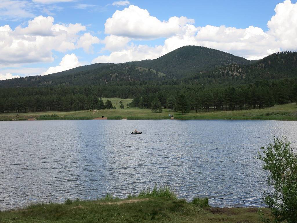 Bell Rock Retreat: Private Panorama-Ansicht Von 80 Acres Auf Pikes Peakes, Babbling Creek in Manitou Springs, El Paso County (CO)