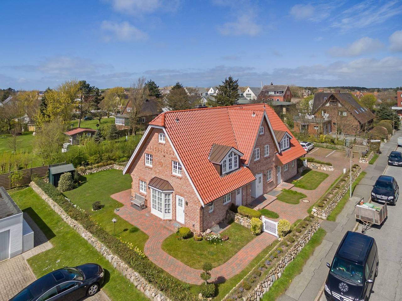 Ganze Wohnung, Eck-Appartement mit kleinem Gärtchen im Erd- und Untergeschoss in Wenningstedt, Sylt