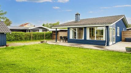 Ferienhaus für 5 Personen, mit Garten in Høll
