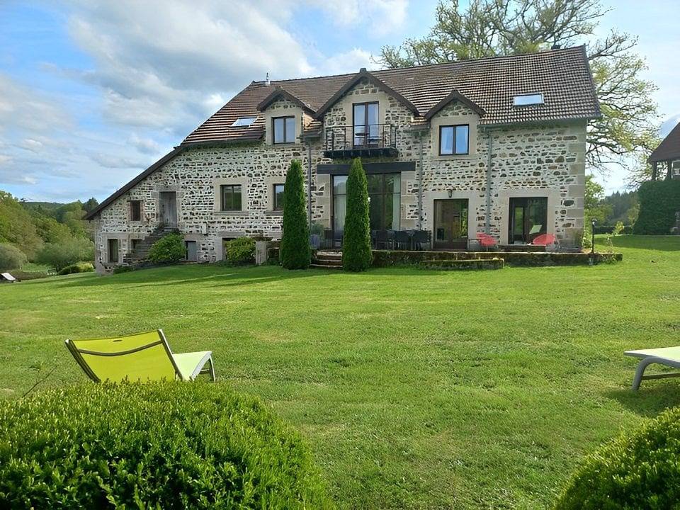 L'Isatis du Châtain, gîte 4 étoiles, grande capacité in Saint-Junien-la-Bregère, Région d'Aubussargues