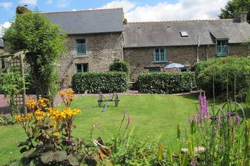 Gîte pour 13 personnes, avec jardin à Gomené