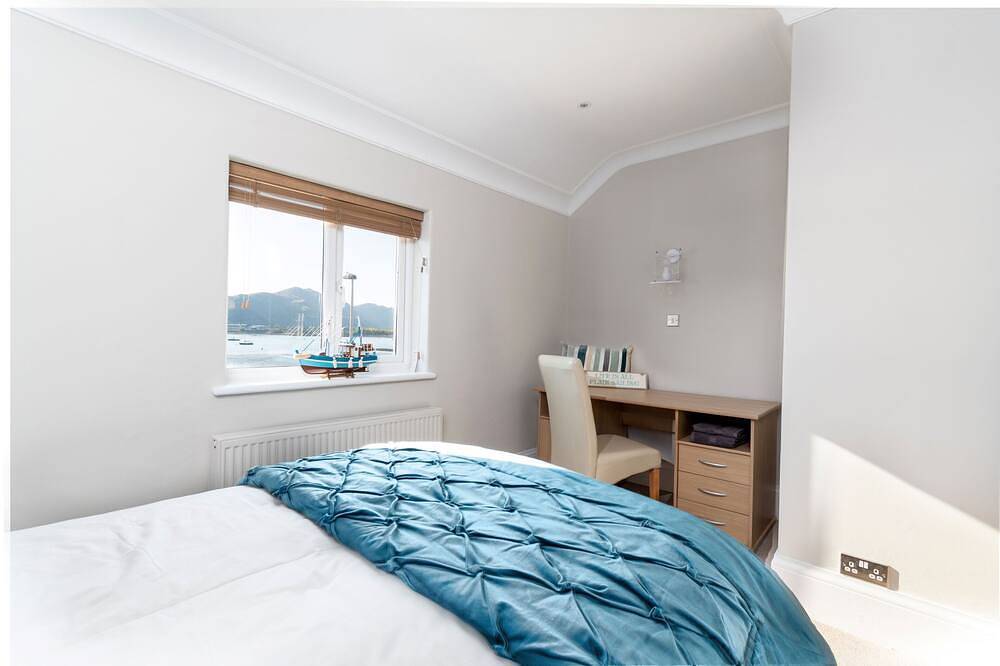 Walton - Three Bedroom Cottage, Sleeps 5 in Deganwy, Conwy region
