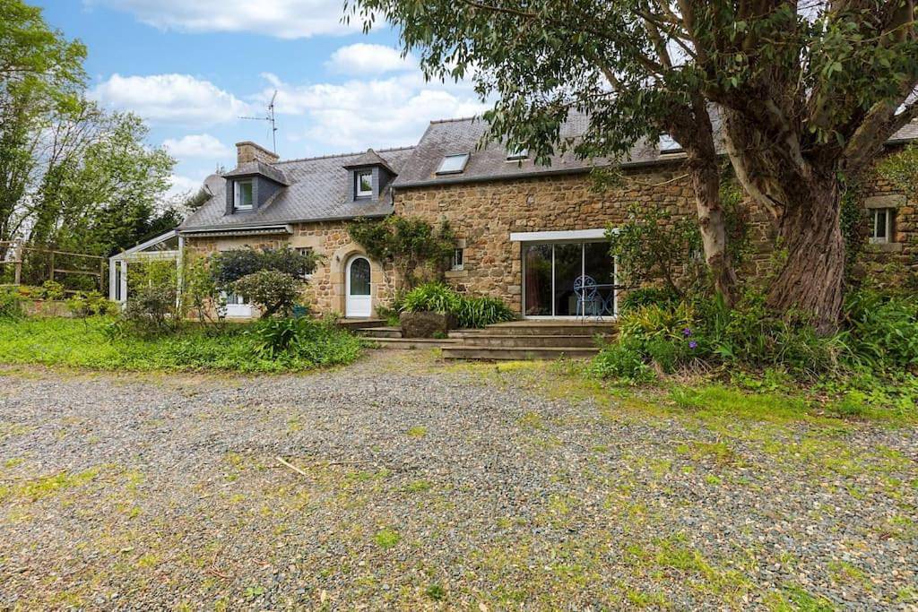 Belle maison chaleureuse à 50m de la mer in Pors Guyon, Lanmodez