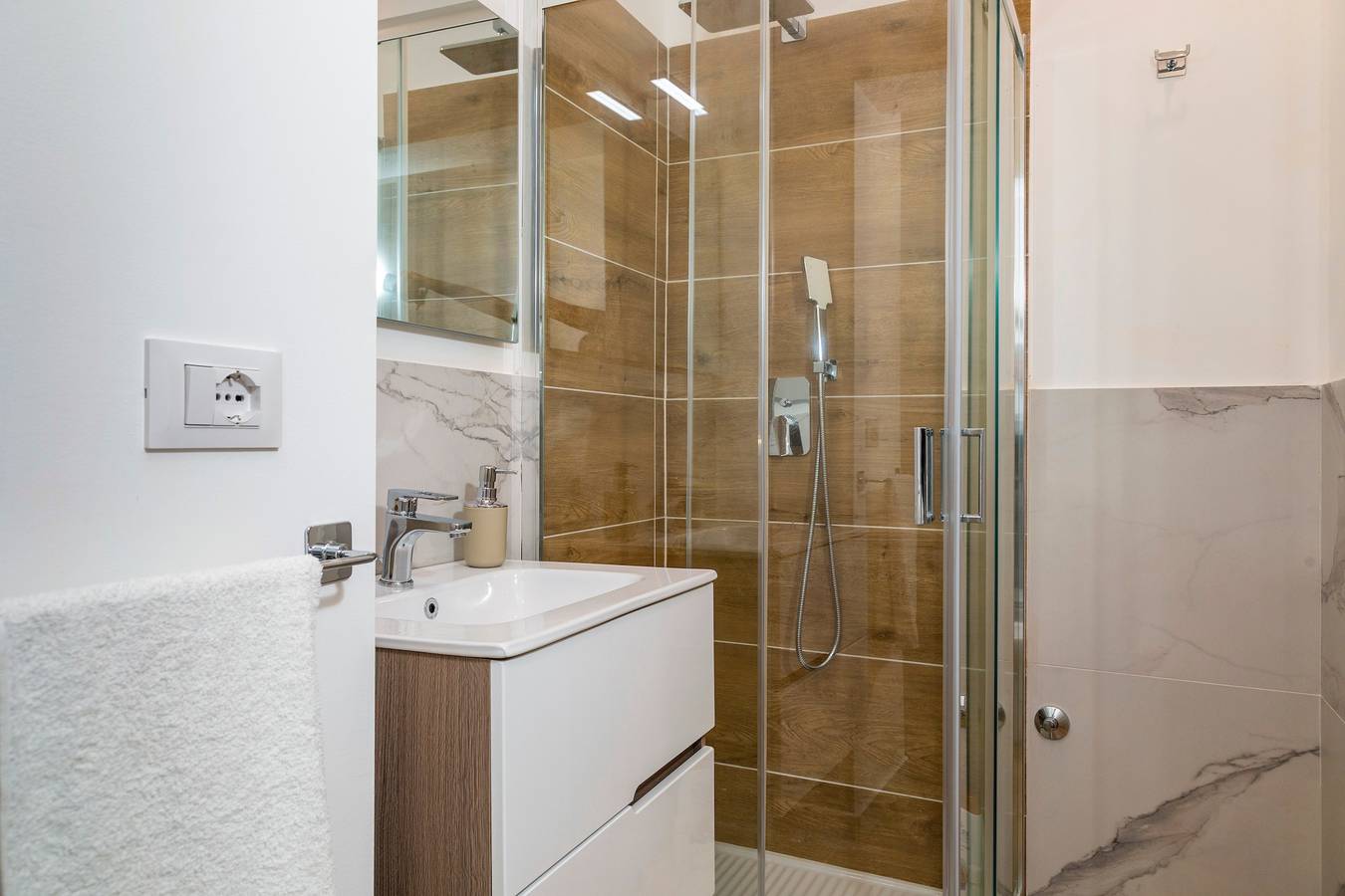 Appartement 'Good Vibes Home' met Balkon, Wifi en Airconditioning, foto 15