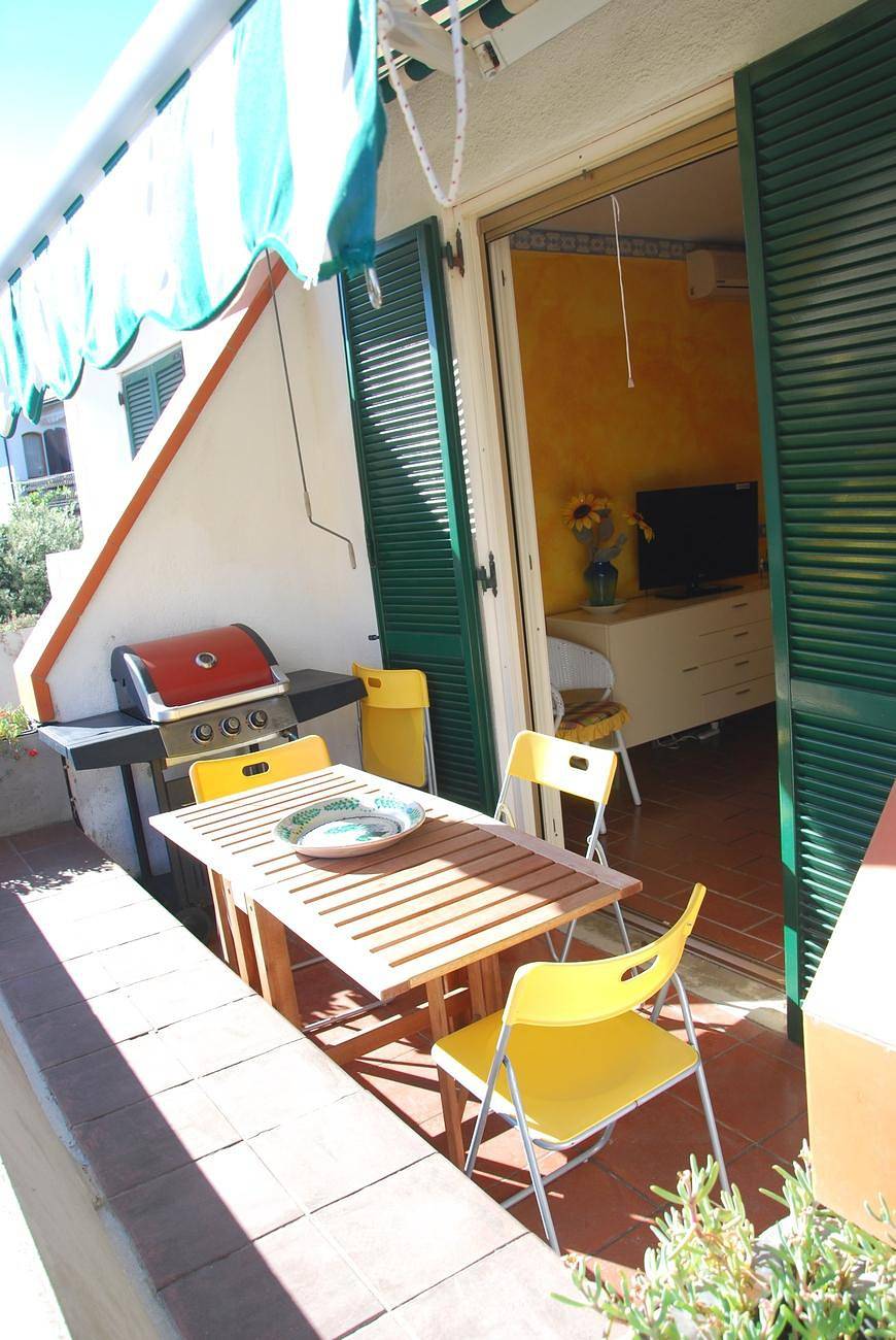 Appartamento intero, Bilocale Vicinissimo Al Centro E Al Mare, Con Spazio Esterno E Posto Auto in Spiaggia di Marina di Campo, Marina di Campo