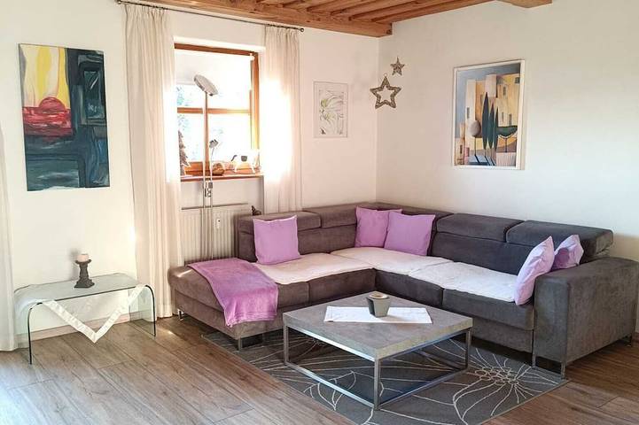 Ferienwohnung für 4 Personen, mit Balkon und Garten sowie Pool und Sauna