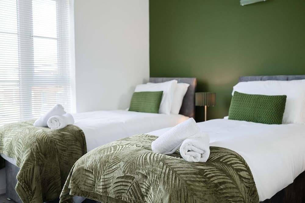 3 Bed Townhouse | Secure Parking | Sleeps 9 in Ipswich, Suffolk