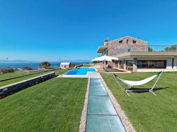 Villa for 16 People in Perdika, Aegina, Photo 4