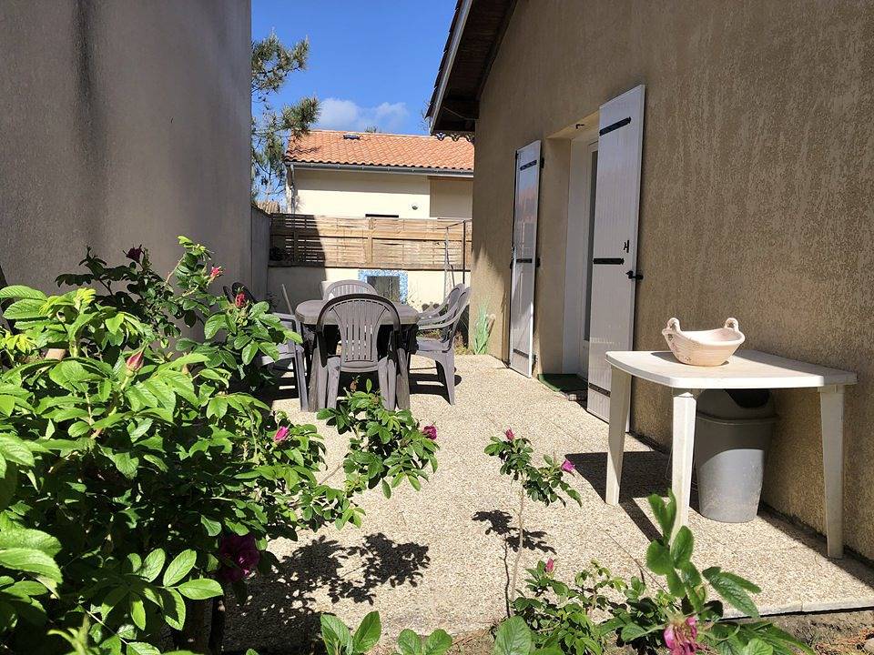 House in a little paradise, a stone's throw from the waves in Hourtin Plage, Hourtin
