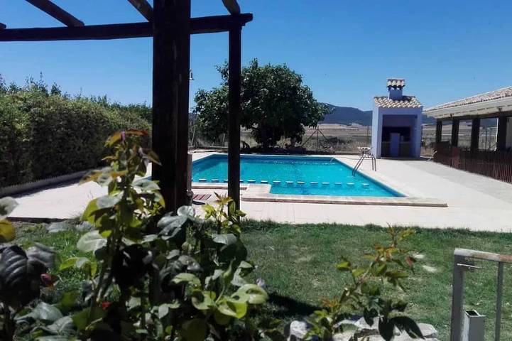 Maison de vacances pour 8 personnes, avec piscine et jacuzzi ainsi que terrasse et jardin - 1