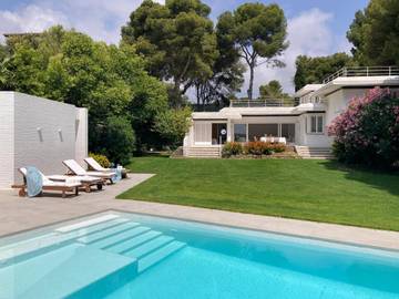Casa rural para 11 personas, con vistas además de jardín y piscina, Se admiten mascotas en Roda de Bará