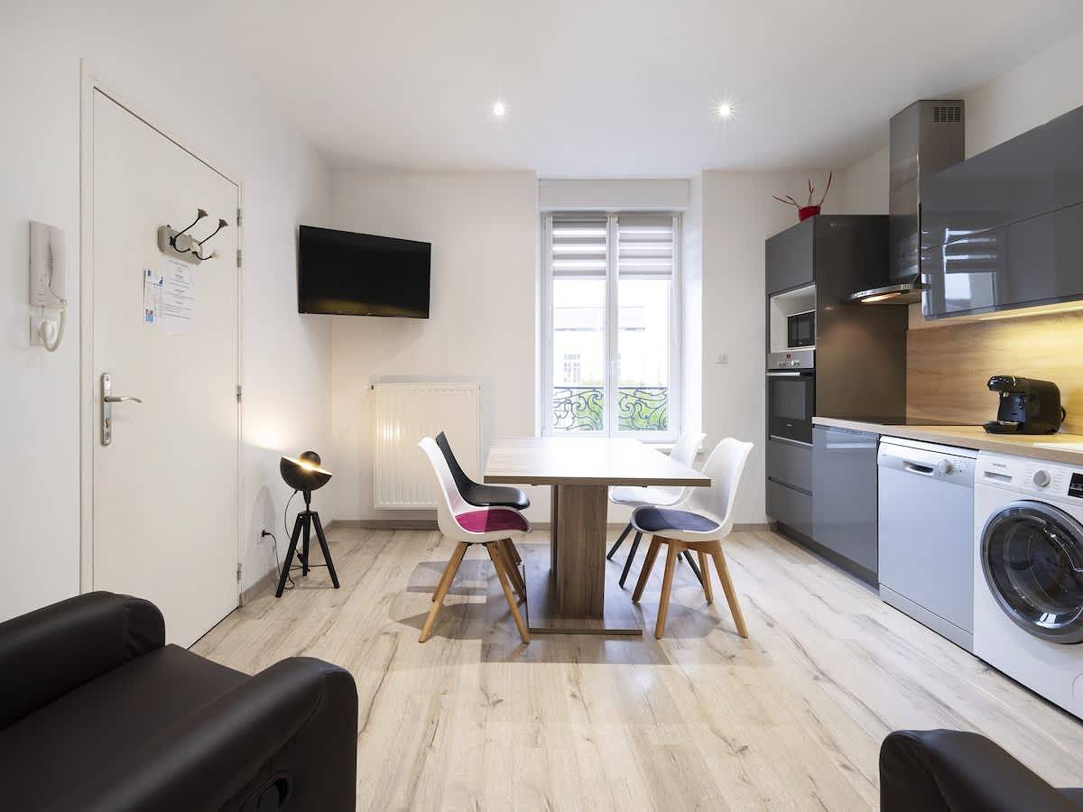Appartement entier, Appartement de vacances pour 2 personnes avec jardin in Vittel, Neufchâteau