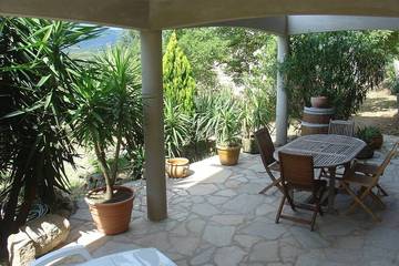 Gîte pour 6 personnes, avec terrasse et jardin à Figari