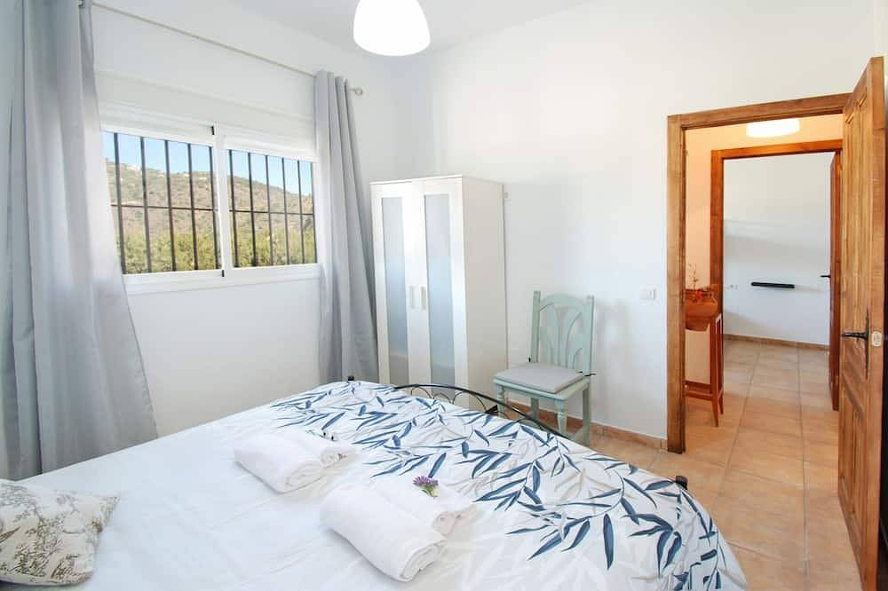 Preciosa casa de campo privada-6p- piscina y magníficas vistas. Admite mascotas. in Comares, Provincia de Málaga