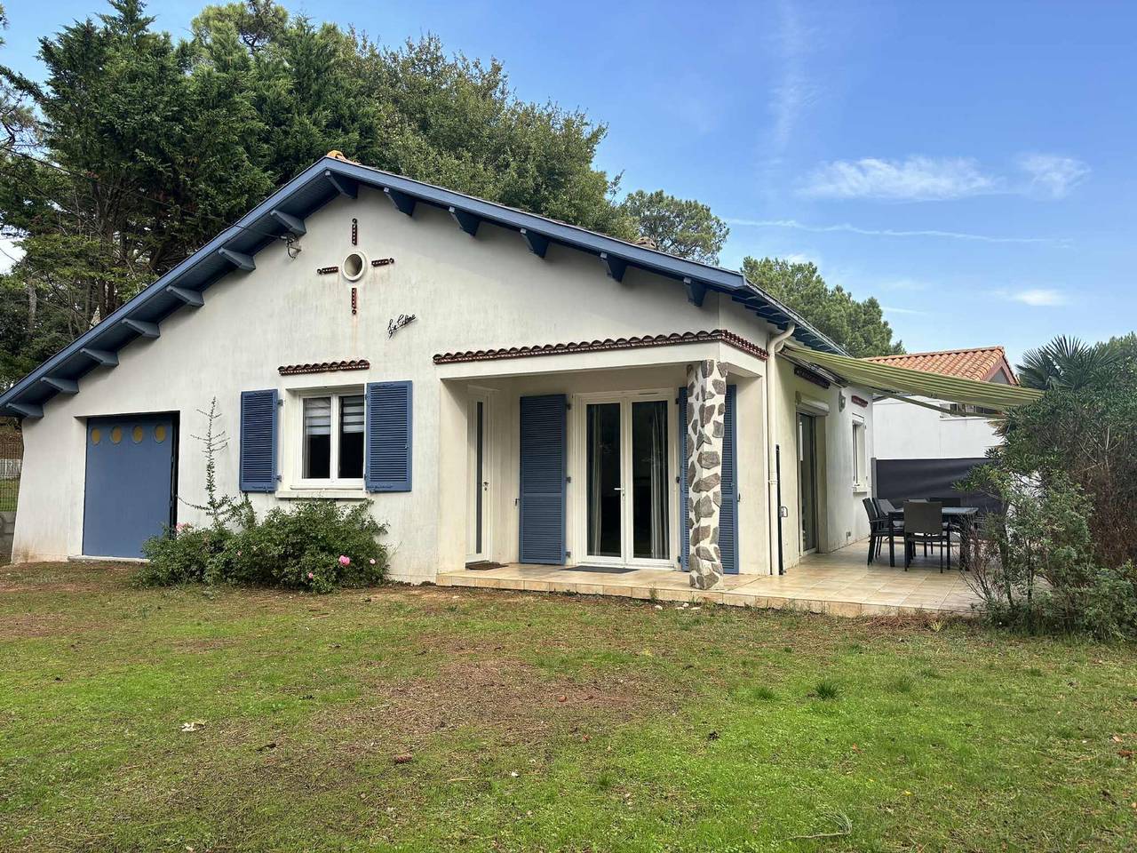Holiday Home Under the Pines for 9 People in La Tranche-sur-Mer, La Grière in La Tranche-sur-Mer, Vendée
