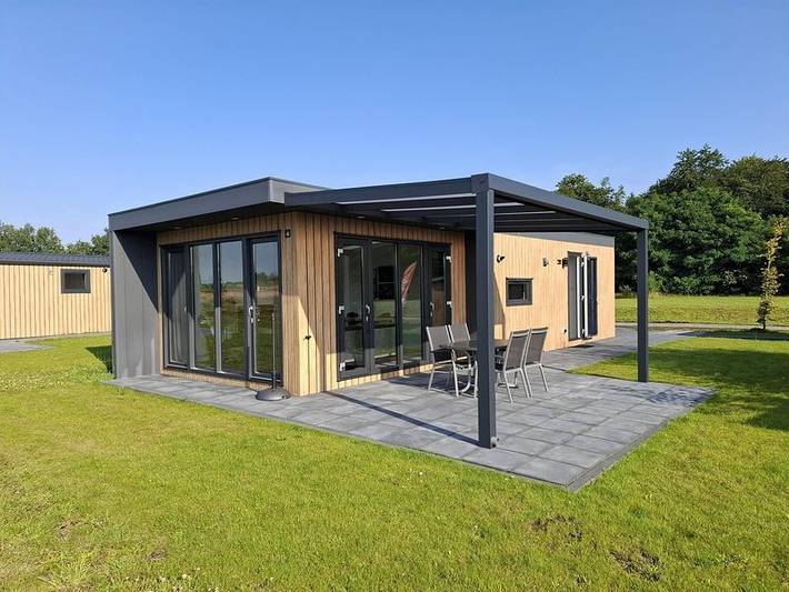 Ferienhaus für 4 Personen, mit Terrasse und Balkon/Terrasse