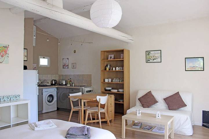 Location de vacances pour 2 personnes, avec jardin à Roquefort-les-Pins - 2