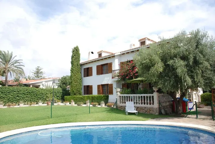 Casa de vacaciones para 14 personas, con piscina y jardín además de balcón y vistas - 1