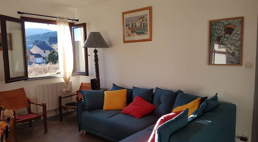 Apartamento entero, Apartamento 'Roc Sol i Neou' con vistas a la montaña, terraza privada y Wi-Fi in Puyvalador, Parque Natural Regional de los Pirineos Catalanes