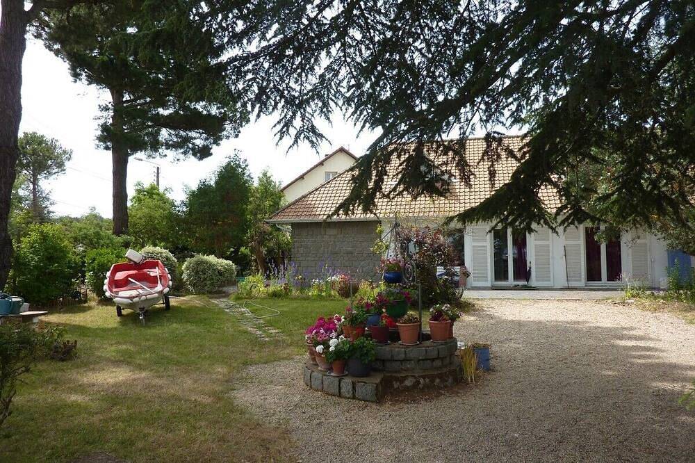 Appartement entier, Appartement de 80m² dans une maison proche mer avec jardin et place de parking in Saint-Brevin-les-Pins, Côte de Jade