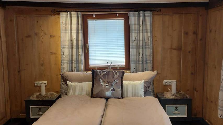 Ferienwohnung für 7 Personen, mit Garten und Terrasse sowie Pool, mit Haustier im Lechtal