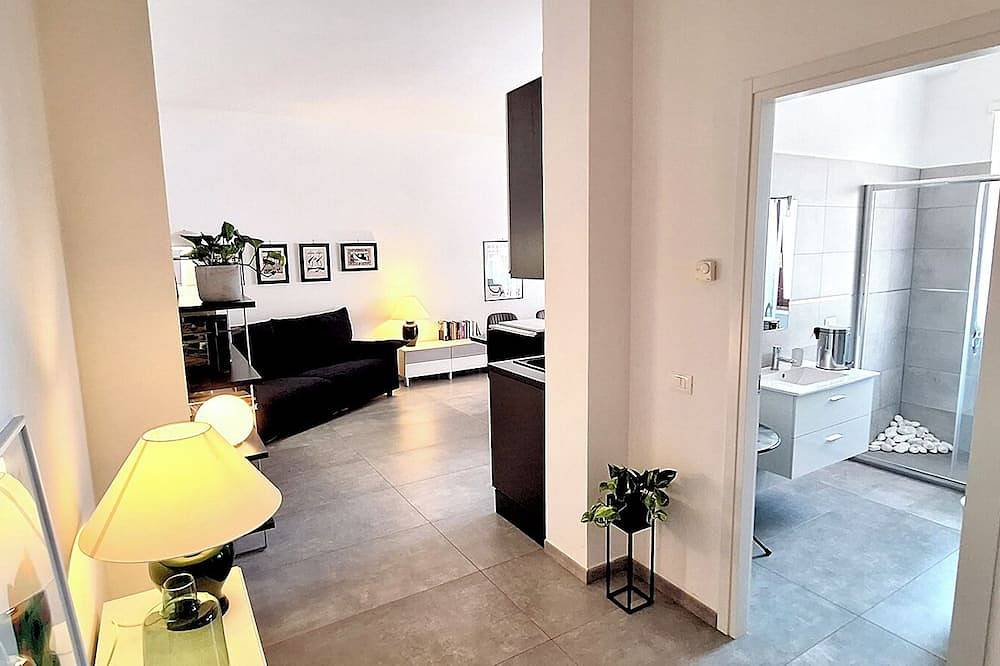 Entire apartment, Controluce Casa Vacanze con Parcheggio Gratuito in Bracciano, Lake Bracciano