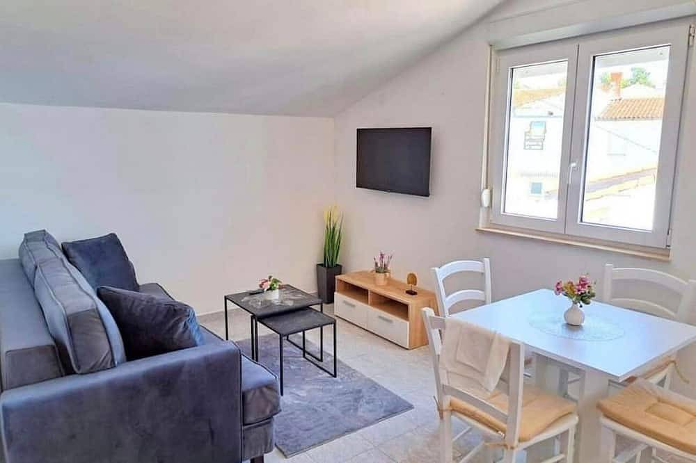 Ganze Wohnung, 1-Zimmer-Ferienwohnung mit Terrasse und Meerblick Medici, Omis in Mimice, Split-Dalmatien
