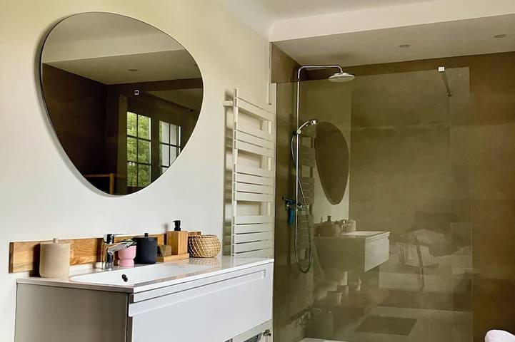 Private room in a home, 20 m² master suite with private bathroom in Tosse, Côte d’Argent