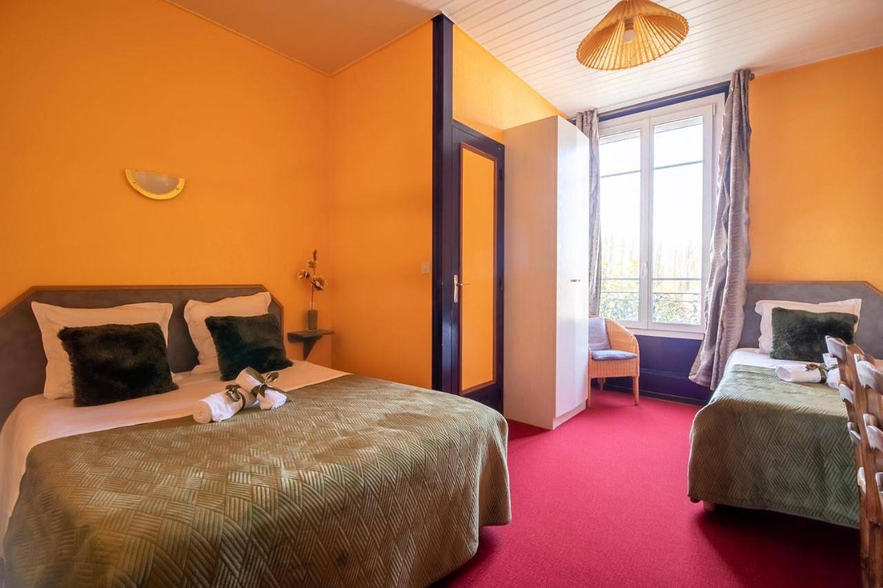 Double Room with Private Bathroom in Montdidier, Région de Montdidier